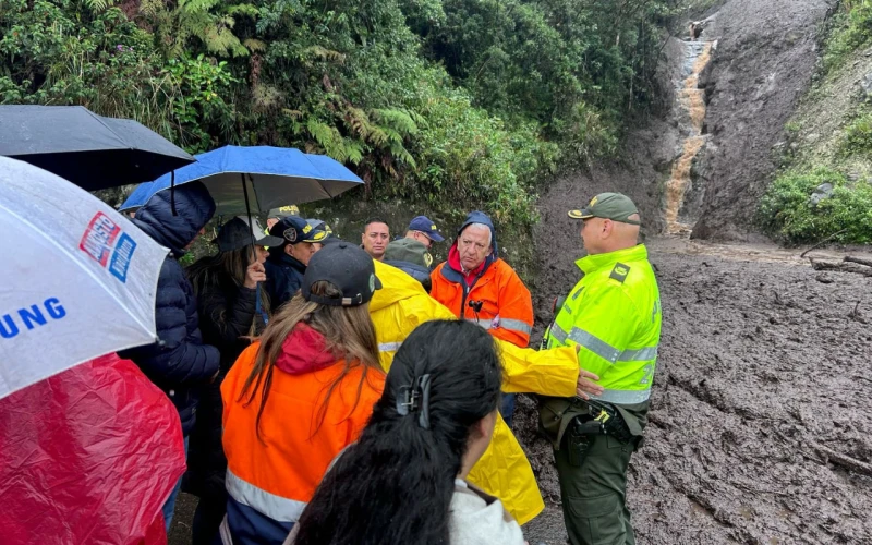 Emergencia en la vía al Encano: avalancha cobró su primera víctima