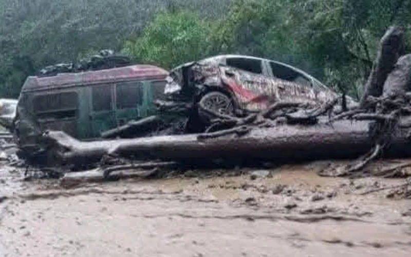 Emergencia en la vía al Encano: avalancha cobró su primera víctima