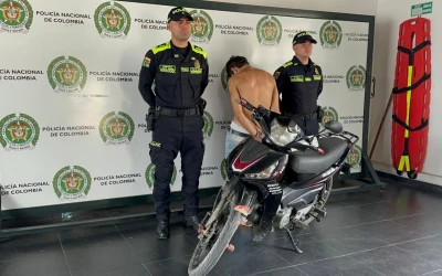 Lo atraparon en plena huída: Robó una motocilcleta en Girón