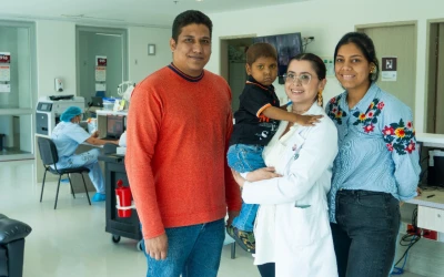 Liam, el primer niño en Colombia que derrota al CROHN gracias a un trasplante de Médula ósea