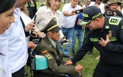 Un héroe de carne y hueso: Vélez Cano, 99 años y un corazón de servicio