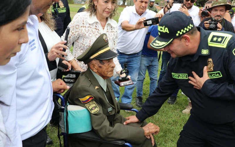 Un héroe de carne y hueso: Vélez Cano, 99 años y un corazón de servicio
