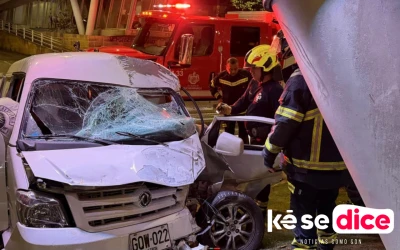 Dramático rescate de un conductor atrapado tras violento choque en Bucaramanga