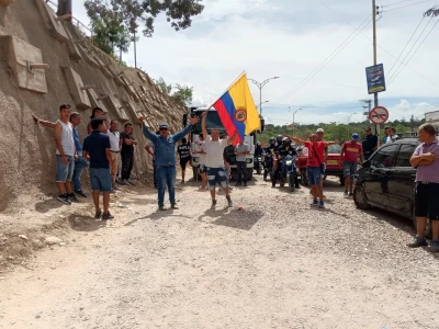 Cierre total entre Bahondo y Zapatoca por protesta por el estado de las vías