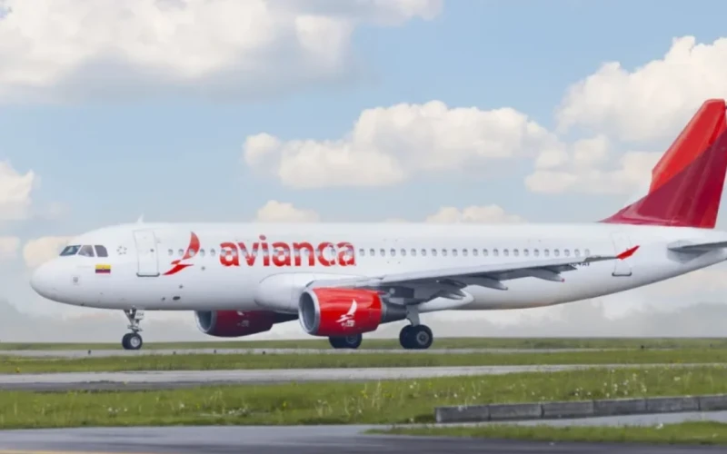 Avianca congela el 70% de sus vuelos y provoca caos en los aeropuertos del país