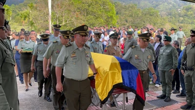 Con honores despiden al intendente Fredy Leal, asesinado en asalto a joyería de Bucaramanga