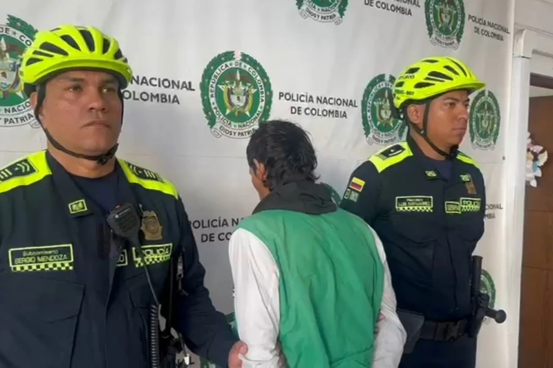 Andaba campante por las calles de Bucaramanga pero la debía