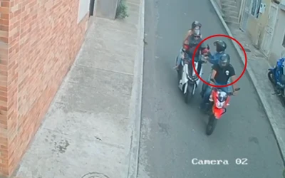 A mano armada: así robaron a una pareja en cuestión de segundos