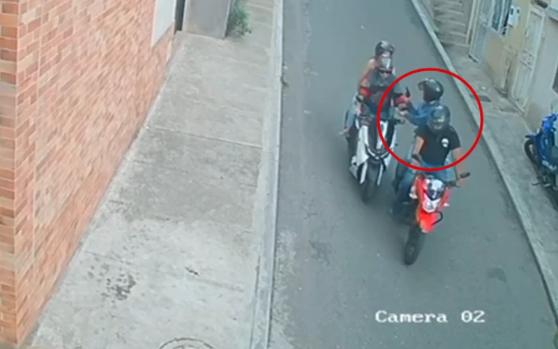 A mano armada: así robaron a una pareja en cuestión de segundos