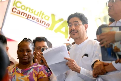 Iván Cepeda cuestionó el gasto de sus rivales y respondió a críticas de Vicky Dávila