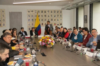 Aumento del mínimo desata fuerte tensión: cifras de sindicatos duplican las del empresariado