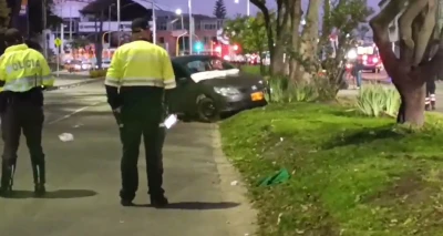 Mujer y bebé aparecen muertos dentro de un vehículo sin señales de violencia