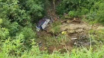 ¡Terrible tragedia! bus con excursión de un colegio se fue a un abismo: van 12 muertos