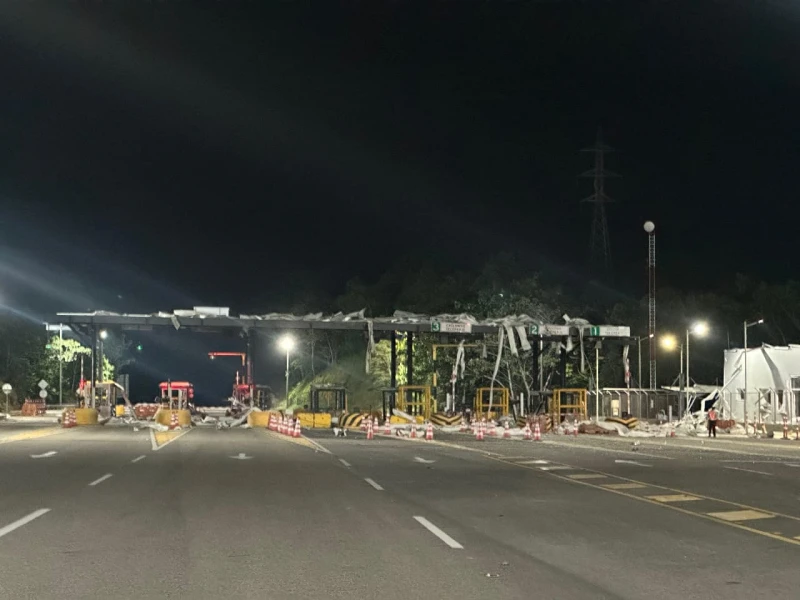 Una bomba destruyó el peaje entre Bucaramanga y Barrancabermeja