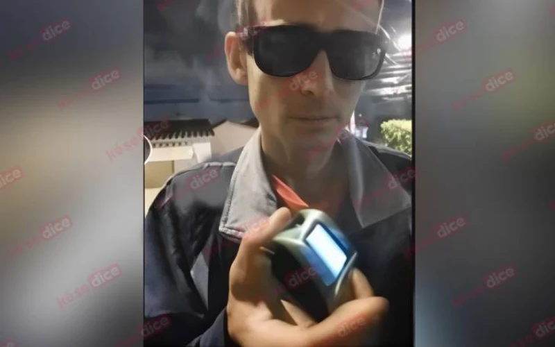 Ke se dice -  fondo blancoffdssdsd