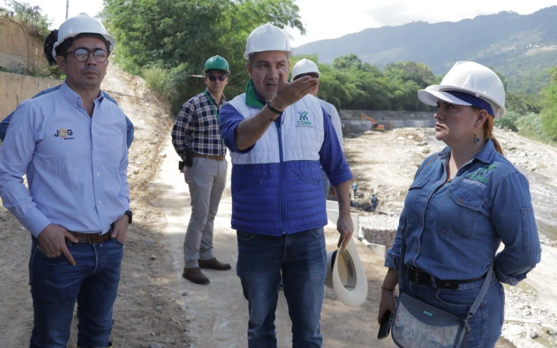 La CDMB construyó un muro que cambiará la historia de 15 mil personas que viven en la margen del Río de Oro