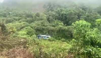 Un muerto y cuatro heridos por bus que cayó a un abismo: había salido de Bucaramanga