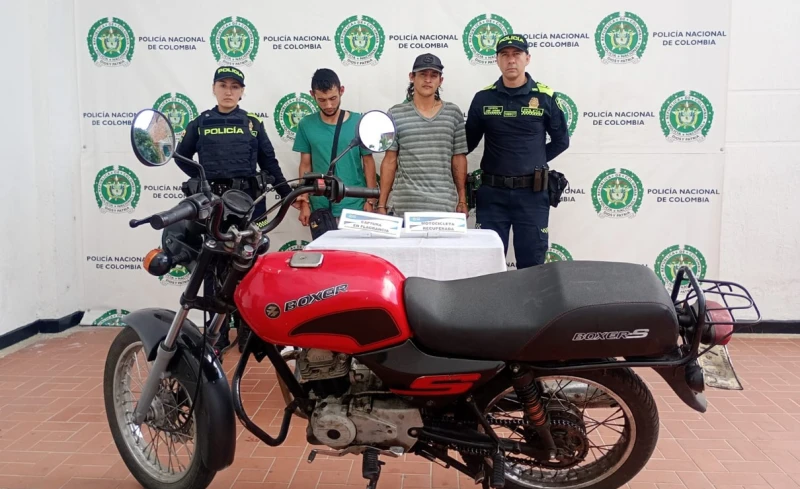 Cayeron dos bandidos que se acababan de robar una moto en Floridablanca