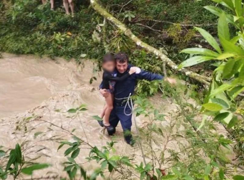 Rescatan a familia atrapada por aumento repentino de quebrada en Suaita Santander
