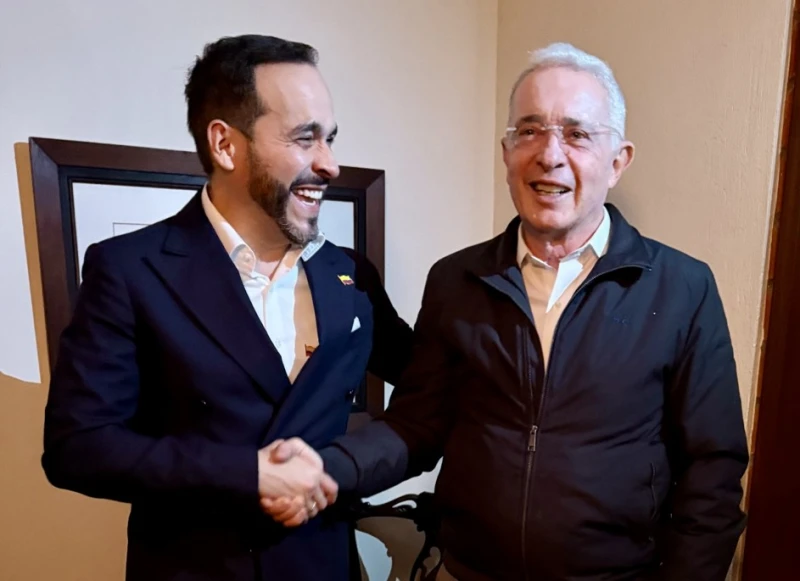 "Si Abelardo de la Espriella pasa a segunda vuelta, estaremos con él": Álvaro Uribe