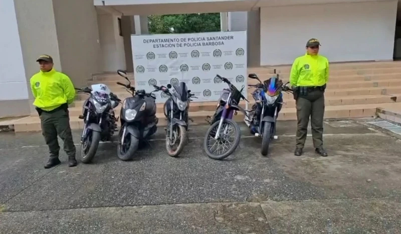Capturan a cuatro personas y recuperan cinco motos y un carro robados, en Santander