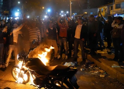 Comunidad atendió a un bandido y le prendió fuego a la moto que usaba