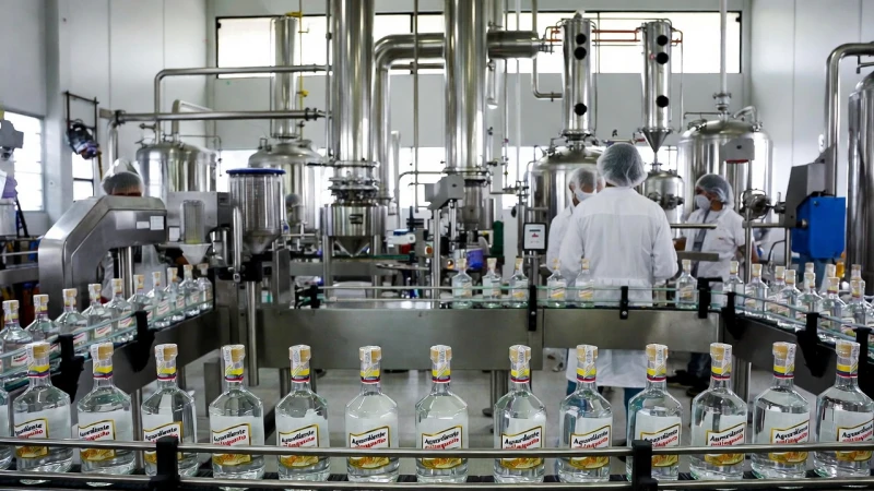 Gerente de la Fábrica de Licores en Antioquia dice que no han facturado ni una botella en enero