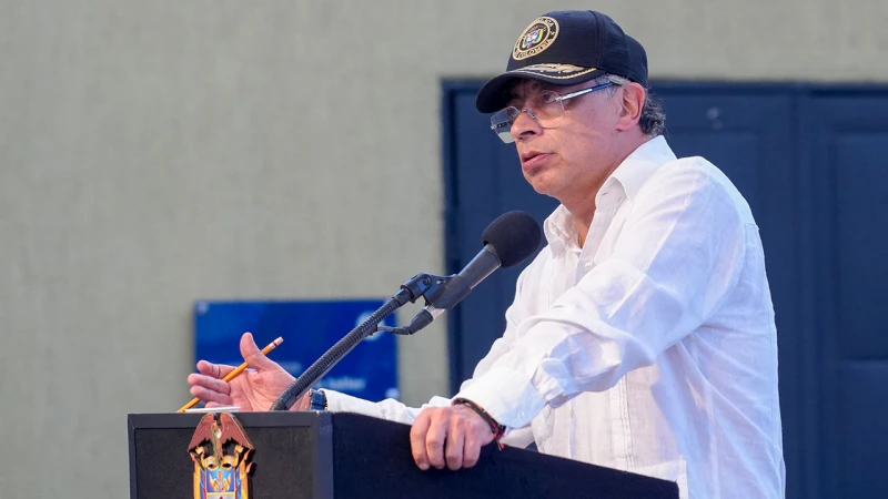 Petro ordena a la Fuerza Pública impedir que entren insumos del fentanilo del Ecuador