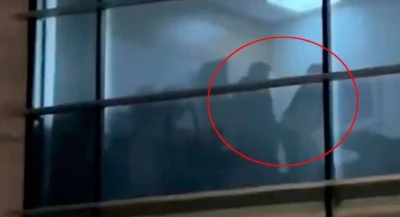 Grabado desde la calle y despedido: ahora exige más de 230 mil dólares