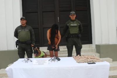 Capturan a mujer con armas y estupefacientes en Floridablanca