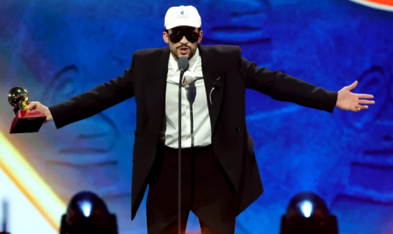 Bad Bunny lanza mensaje a favor de los migrantes durante su discurso en los Grammy