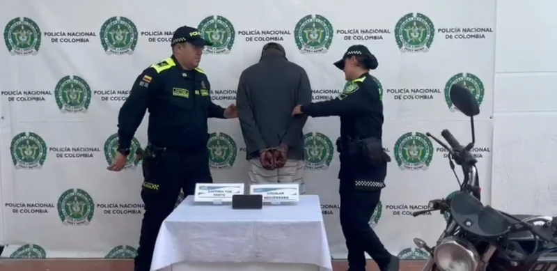 Mototaxista fue detenido por robarle el celular a mujer que se negó a pagarle, en Bucaramanga