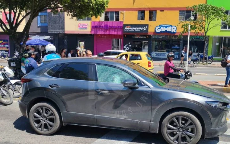 Intentaron fletear a una mujer en Bucaramanga:  le dispararon al carro