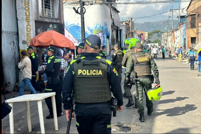 200 policías se tomaron el sector de 'Las Pulgas', en Bucaramanga