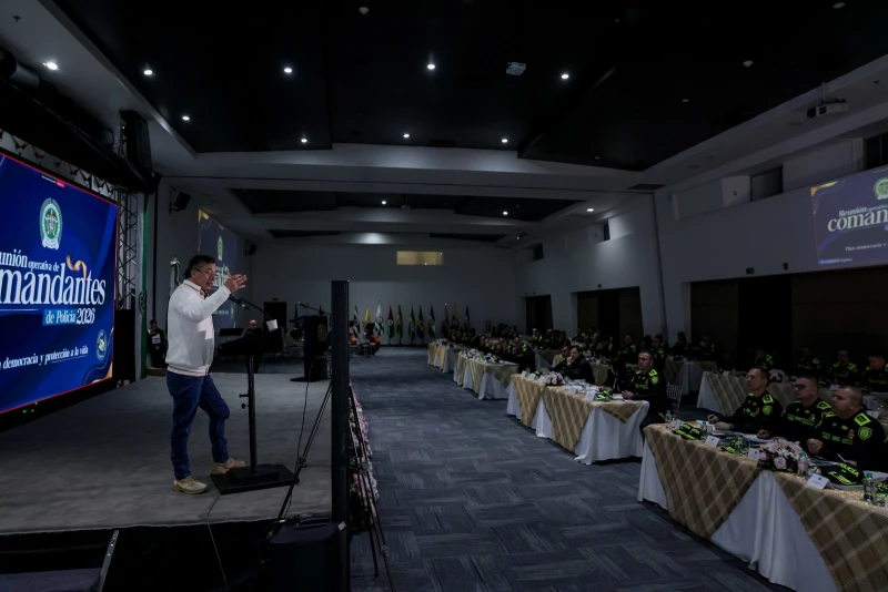 Petro denuncia plan de un alto mando de la Policía para asesinarlo