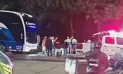 Por tratar de adelantar bus que venía para Bucaramanga, mató a una madre y su hija