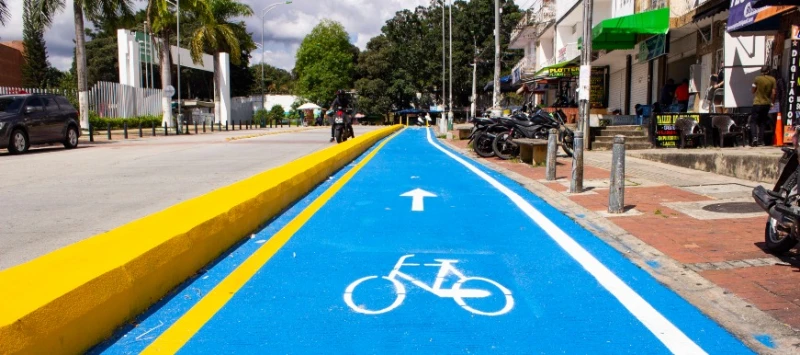 Bucaramanga cambia barreras de concreto por taches luminosos en las Ciclorrutas