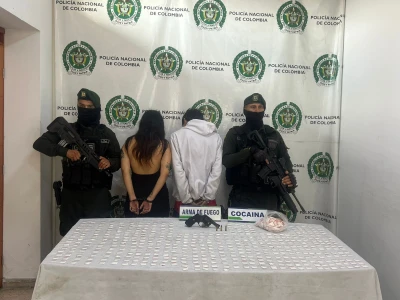 Una mujer y un hombre fueron detenidos con narcóticos y un arma en Bucaramanga