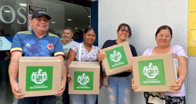 Alcaldía de Bucarmaanga entregó ayudas a personas afectadas por la ola invernal