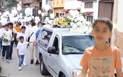 Despiden en Charalá al niño  que no recibió su medicina: Petro y Minsalud desatan polémica