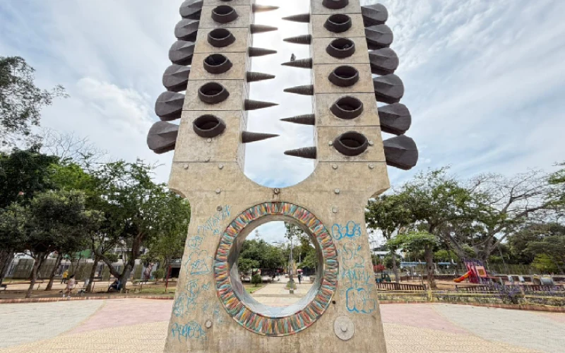 Vandalizan monumentos del Clavijero y Puerta del Sol en Bucaramanga