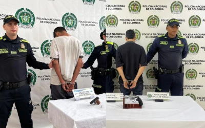 Policía agarró a dos hombres armados y sospechosos en Floridablanca