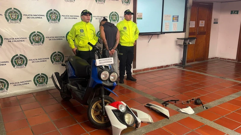 Le cambió la placa y el color a una moto robada en Bucaramanga, pero lo 'pillaron'