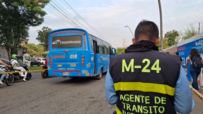 Mujer perdió la vida aprisionada por dos buses en el sector de Papi Quiero Piña