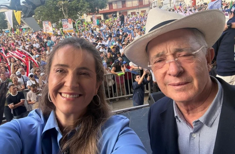 Uribe pide que no ataquen a Paloma Valencia por errores de él