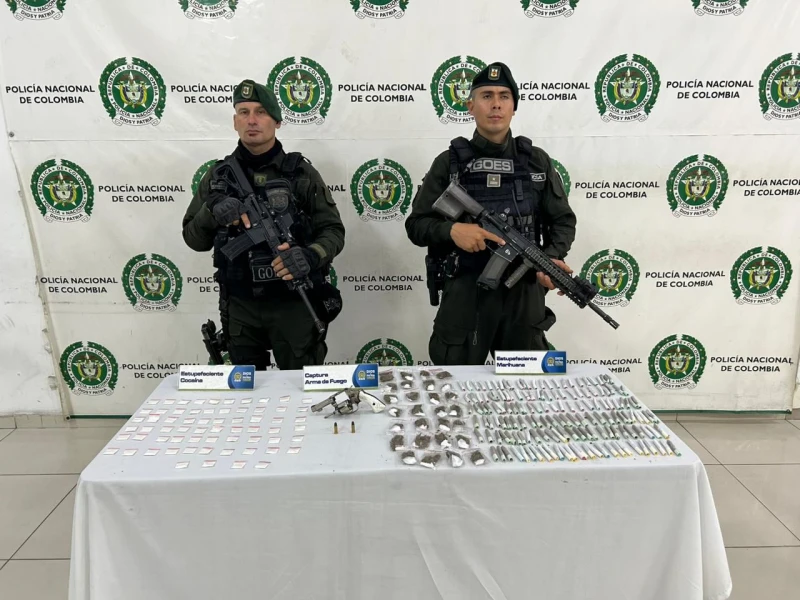Atraparon a un adolescente armado y con narcóticos listos para la venta en Bucaramanga