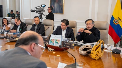 ‘Están bombardeándonos desde Ecuador y no son los grupos armados’: presidente Petro