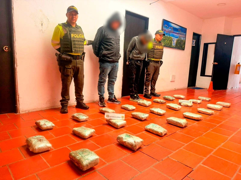 En la vía Bucaramanga - Aratoca, capturan a dos hombres con 25 kilos de marihuana