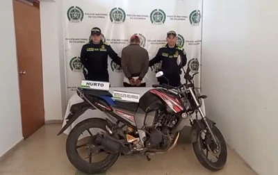 Tenía casa por cárcel, pero salió a robarse una moto en Bucaramanga