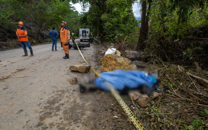 Identifican a motociclista fallecido tras desprendimiento de roca en la vía San Vicente